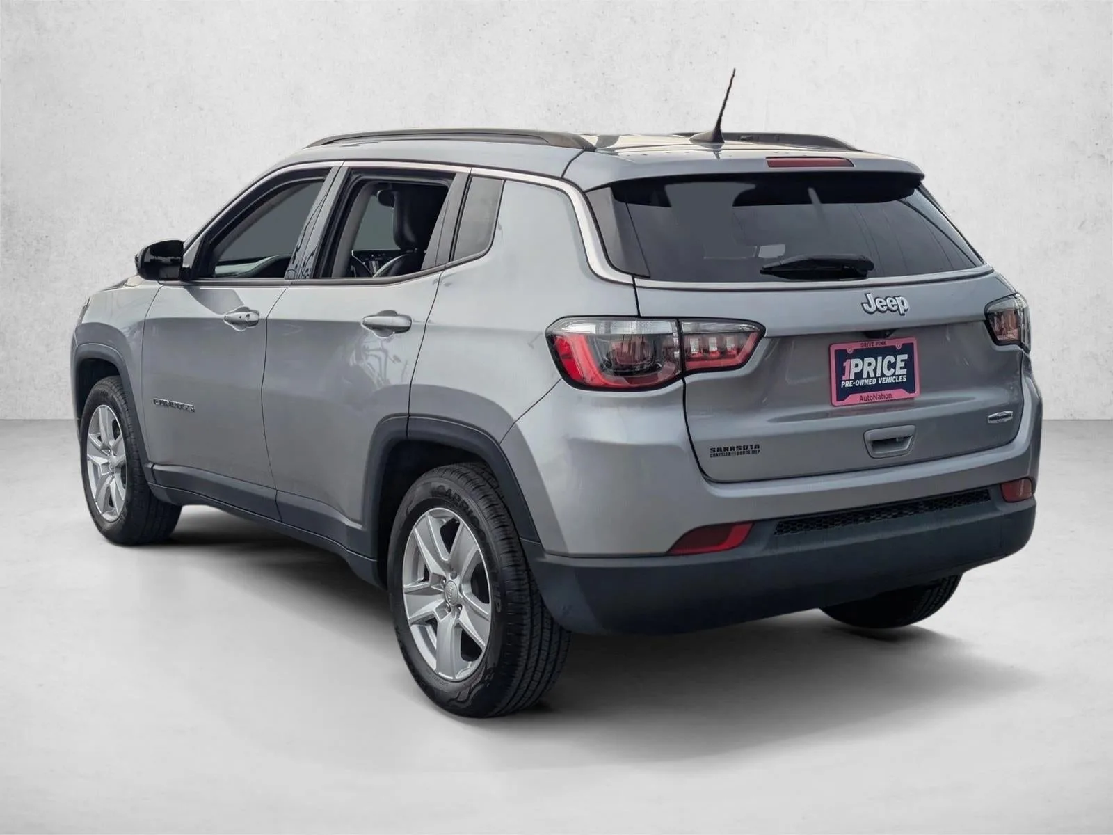 2022 Jeep Compass Latitude FWD photo 8