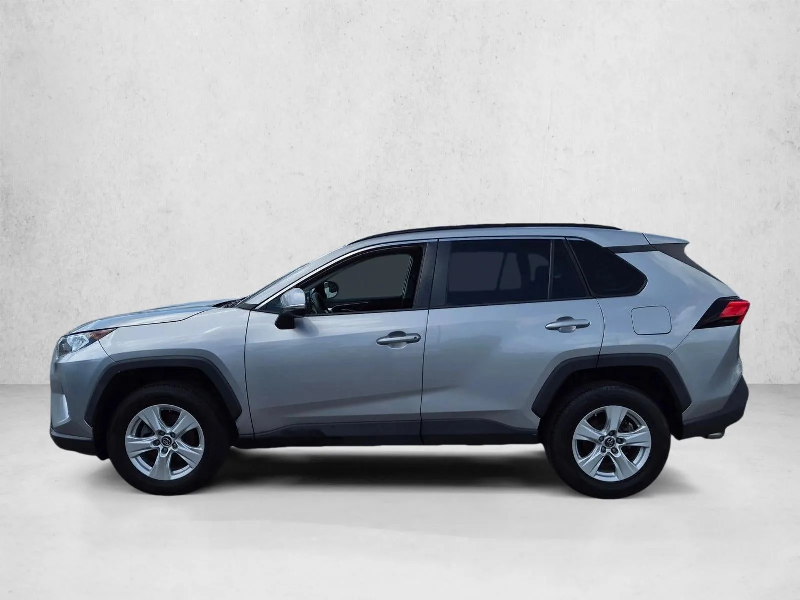2019 Toyota RAV4 XLE FWD (GS) photo 8