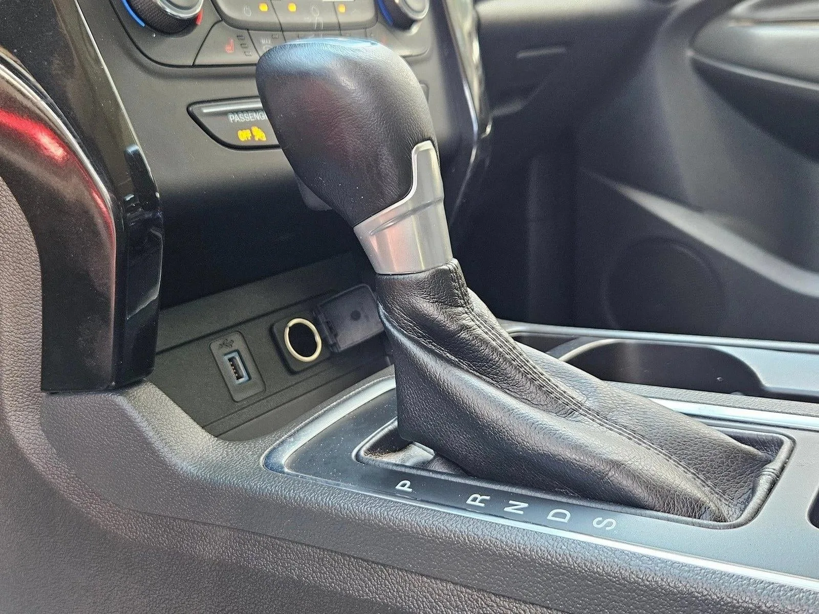 2017 Ford Escape Titanium FWD photo 12