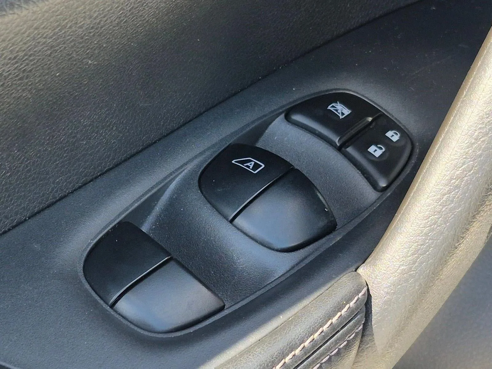 2017 Nissan Rogue 2017.5 FWD SV photo 10