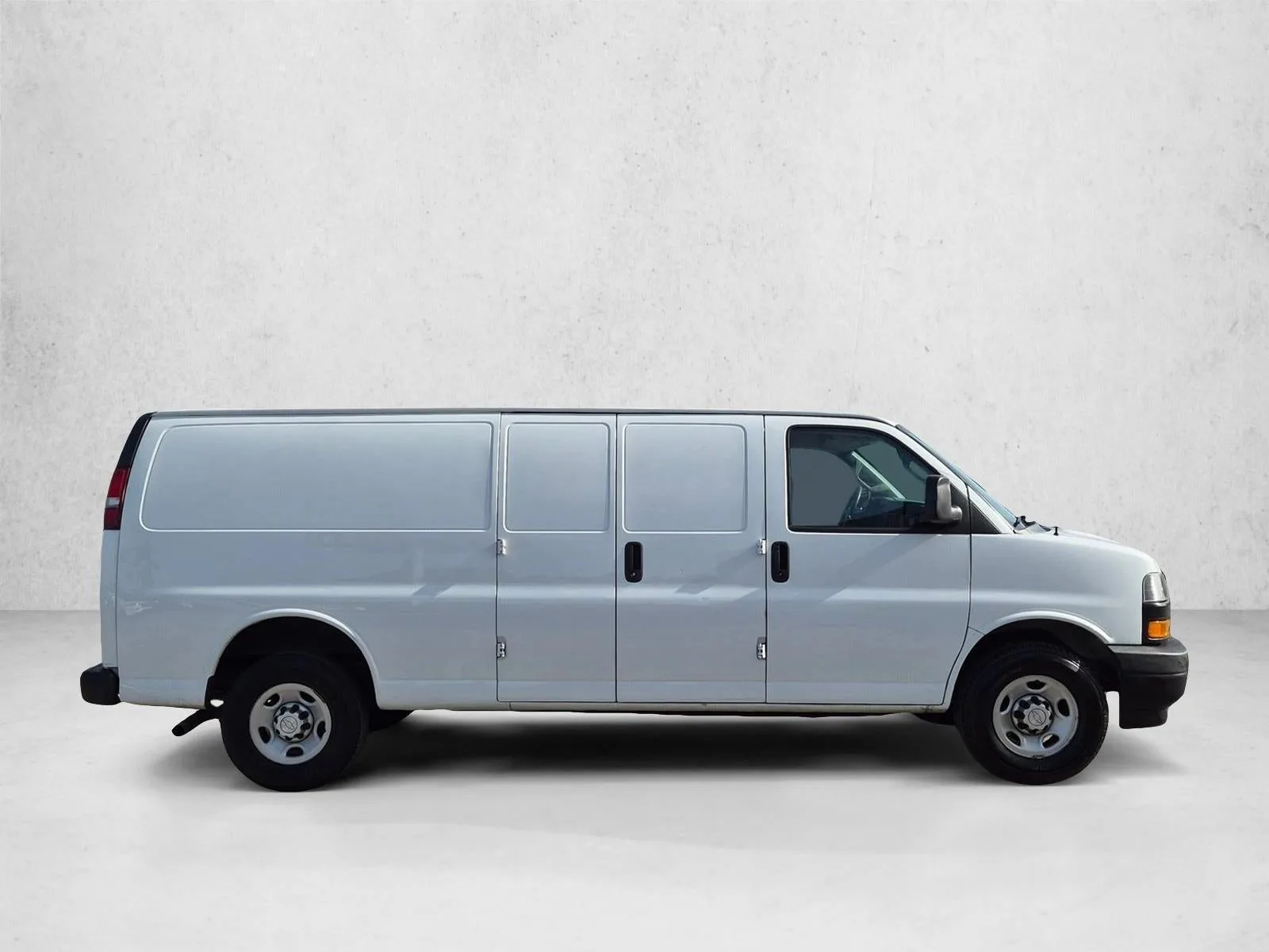 2020 Chevrolet Express Cargo Van 2500 Extended Wheelbase Rear-Wheel Drive photo 4
