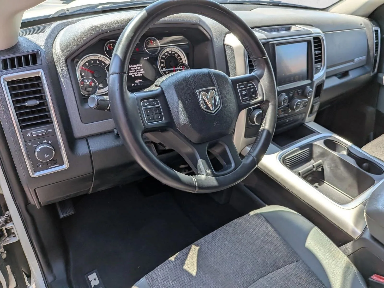 2016 RAM 1500 2WD Crew Cab 5.7 Ft Box Lone Star photo 10