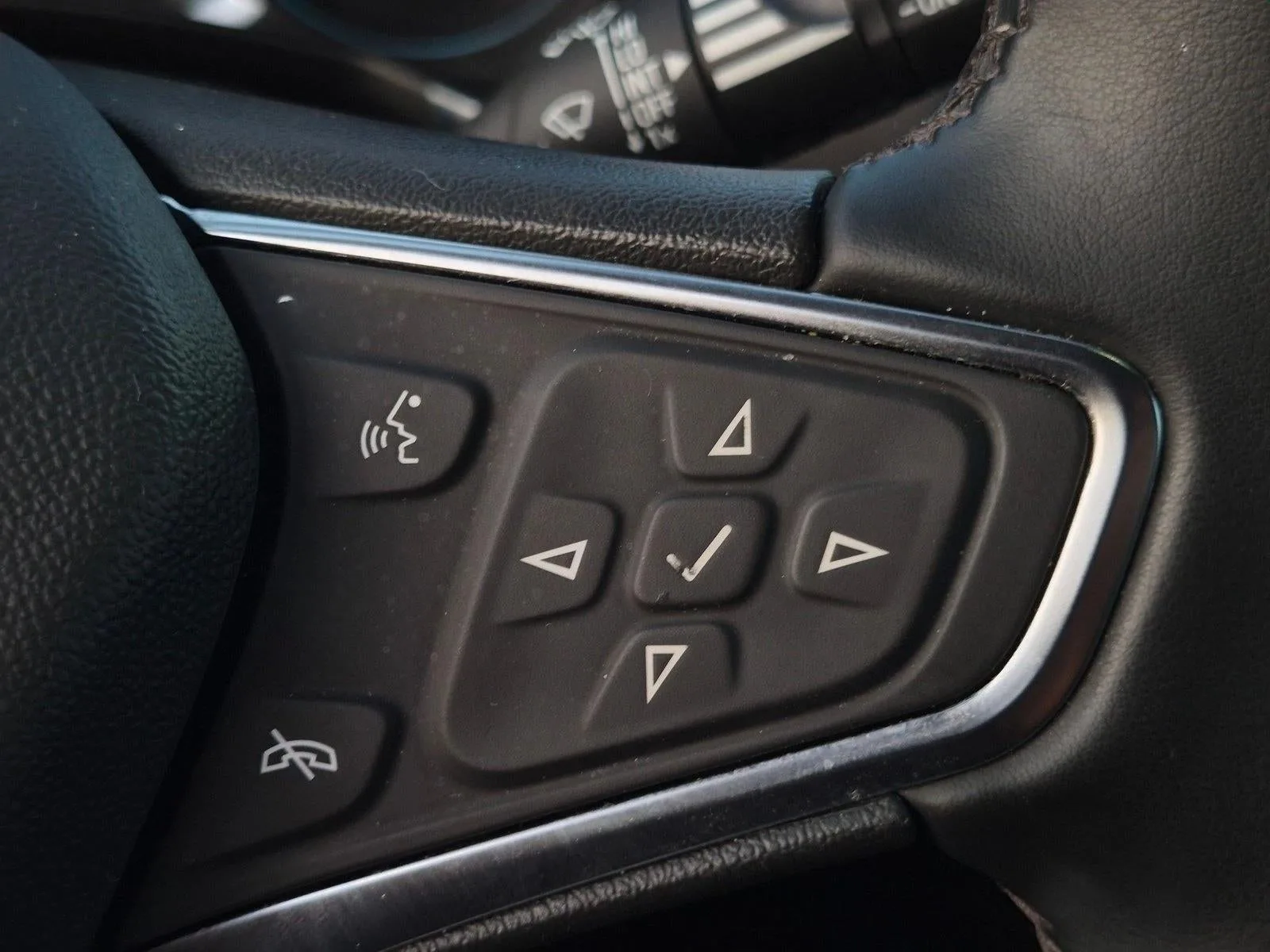 2024 Chevrolet Equinox AWD LT photo 12