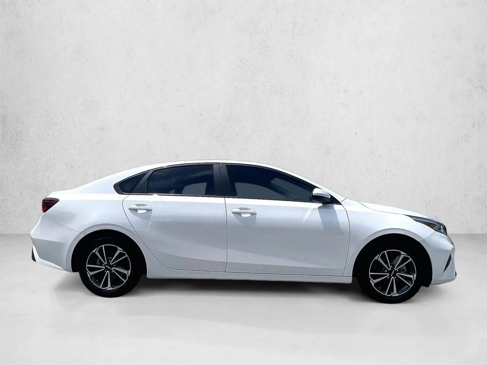 2024 Kia Forte LXS photo 5