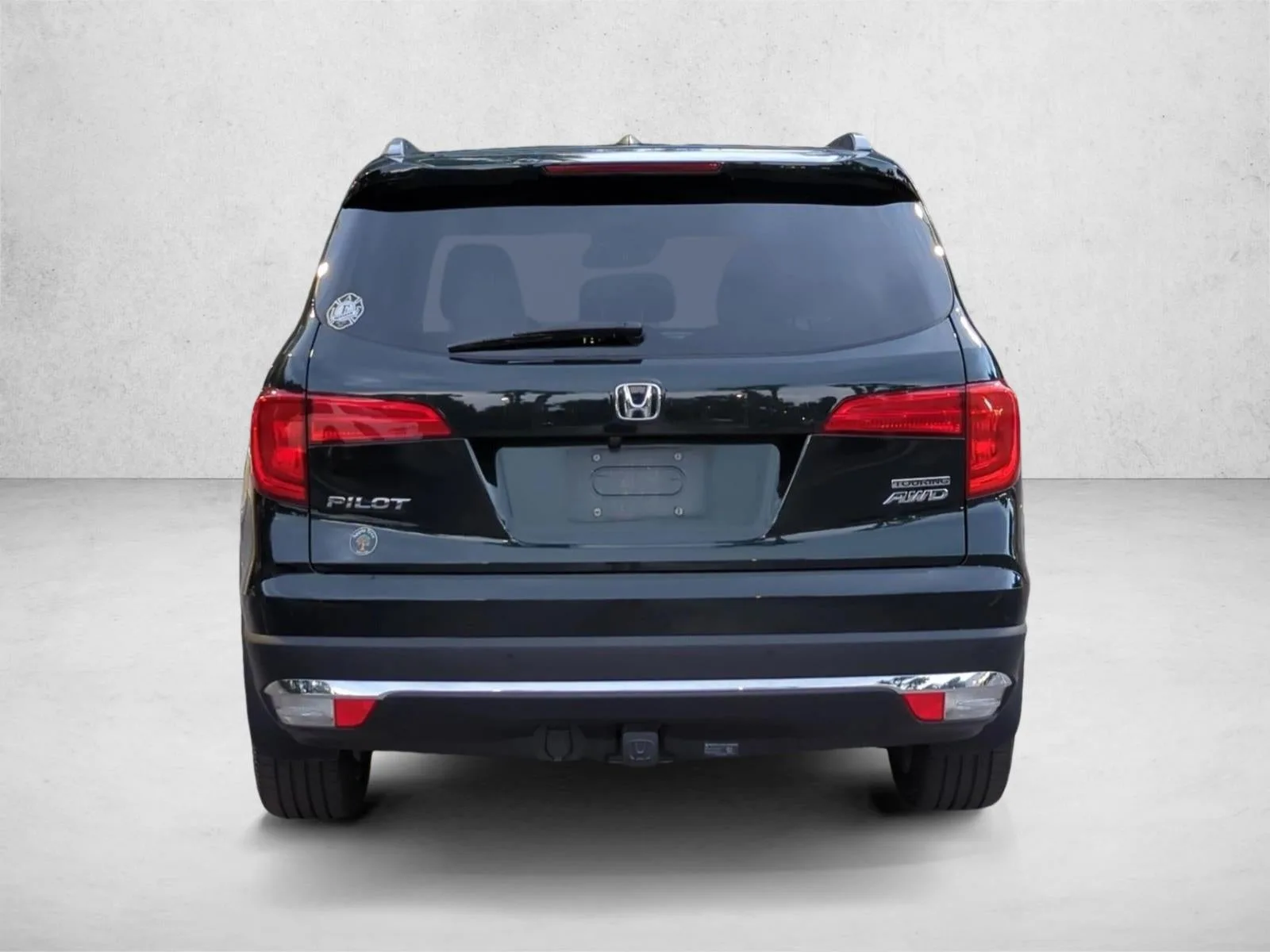 2016 Honda Pilot AWD Touring with DVD Rear Entertainment System and Navigation photo 5