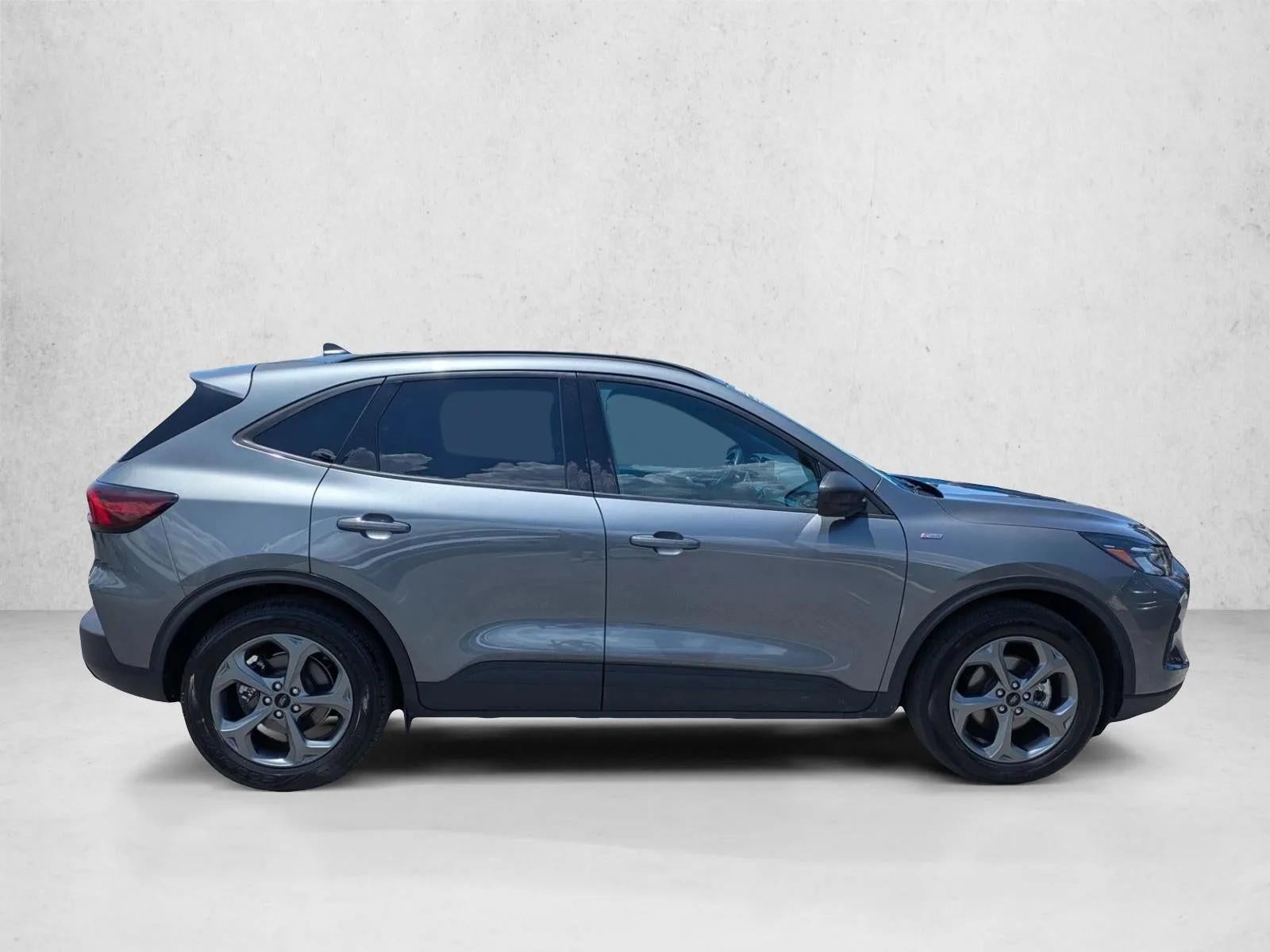 2025 Ford Escape ST-Line FWD photo 4