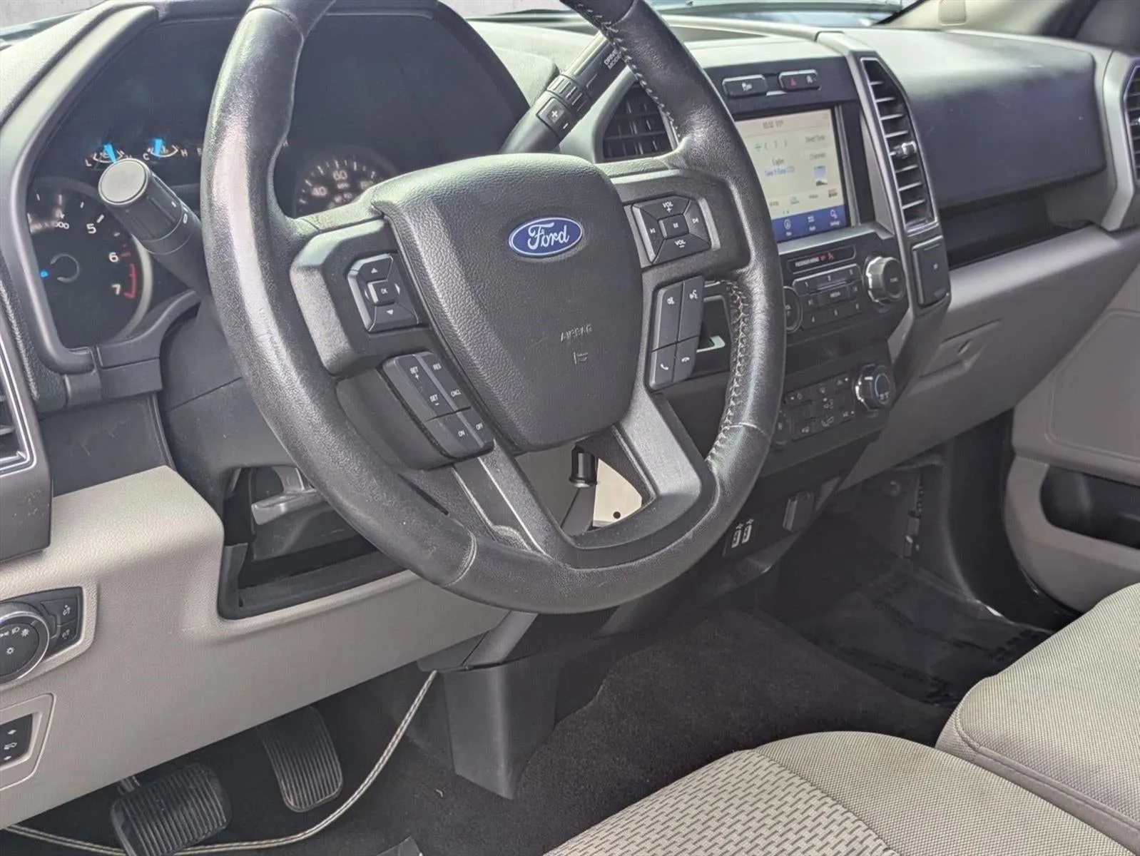 2020 Ford F-150 XLT 2WD SuperCrew 5.5' Box photo 10
