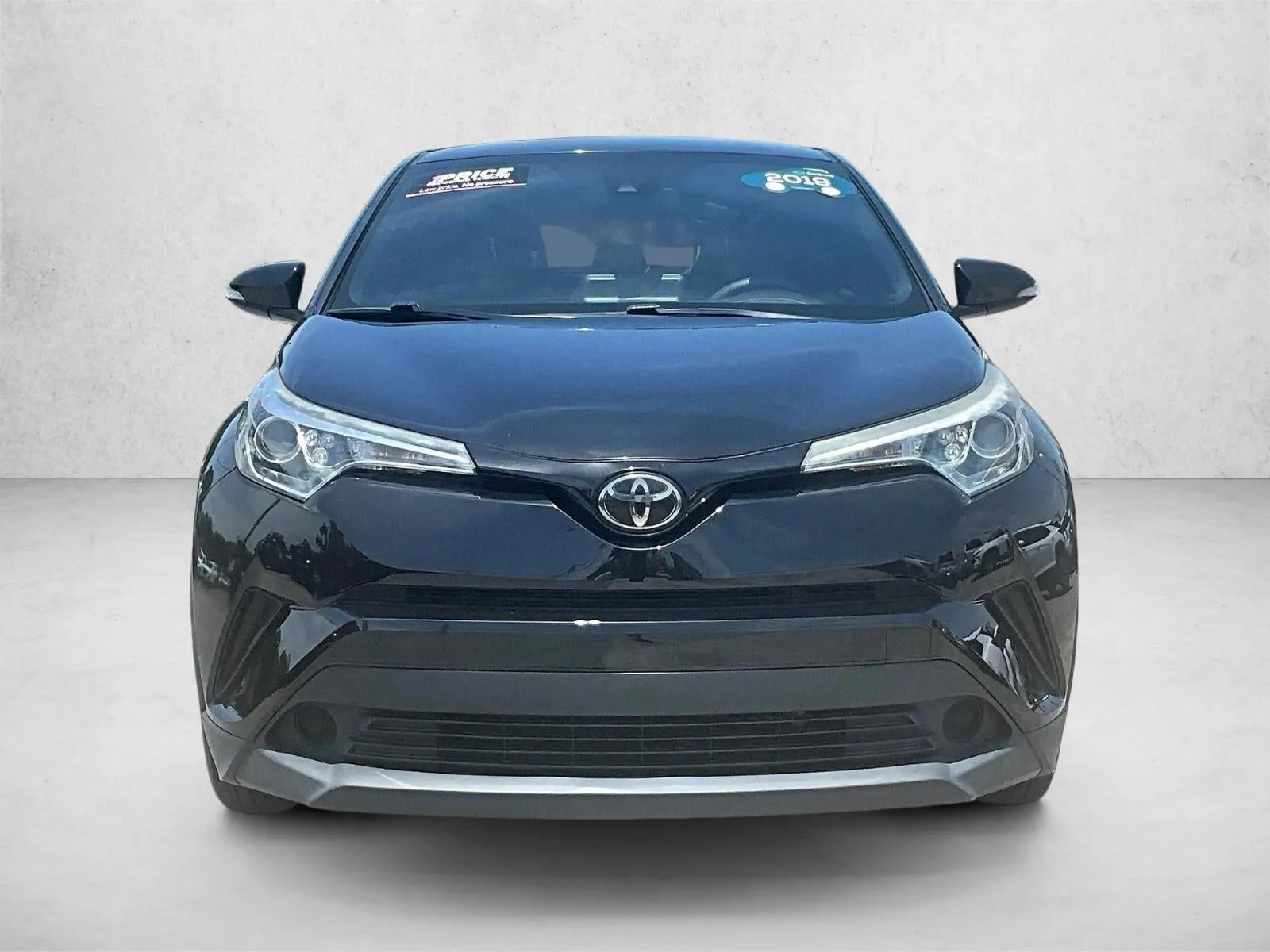 2019 Toyota C-HR LE photo 3