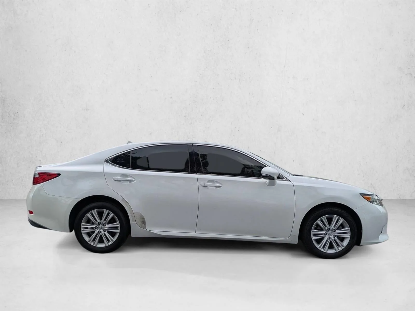 2014 Lexus ES 350 4dr Sdn photo 4