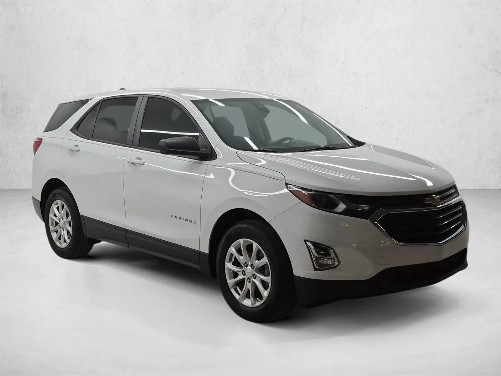2020 Chevrolet Equinox LS photo 3