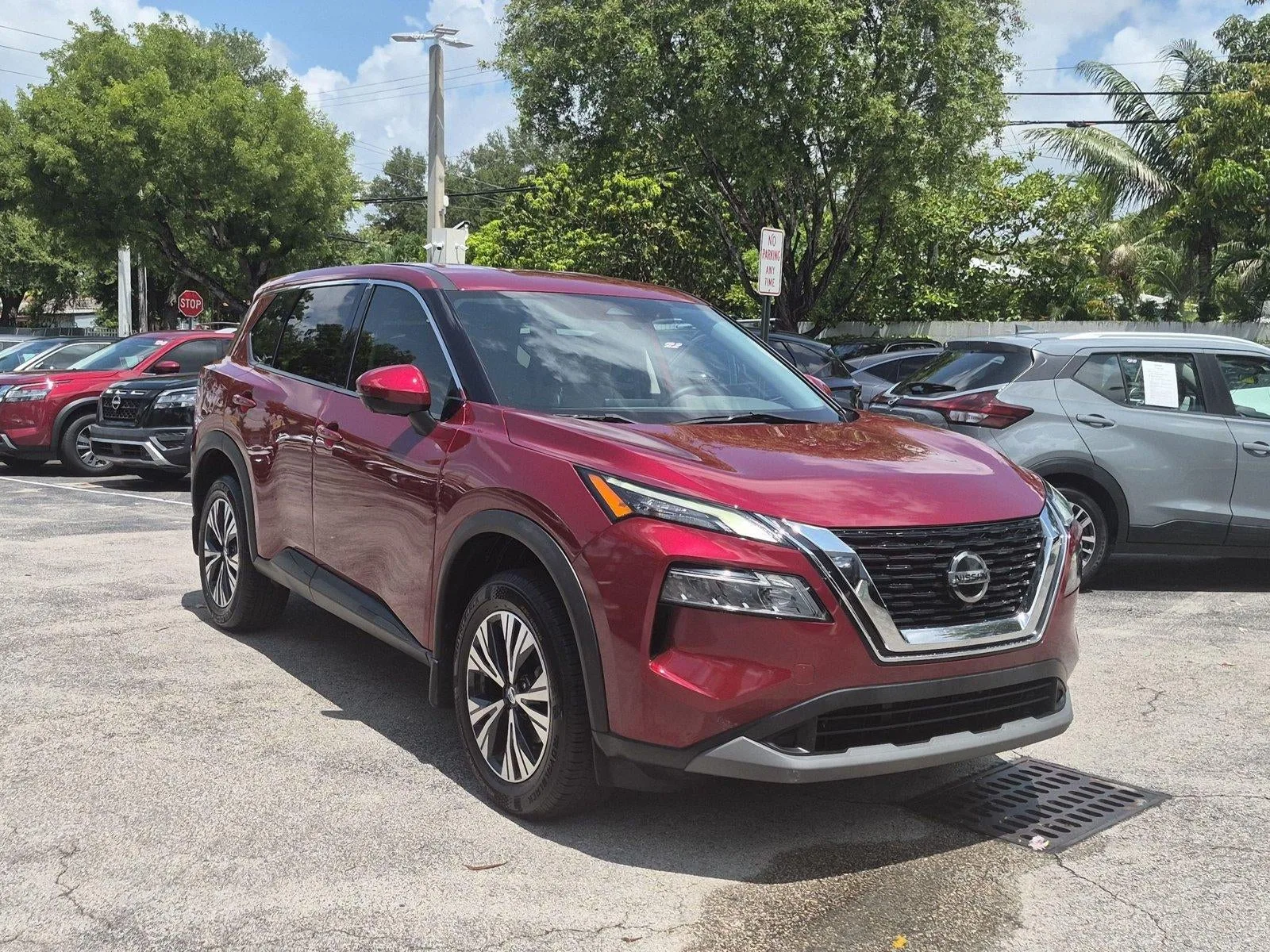 2021 Nissan Rogue FWD SV photo 3