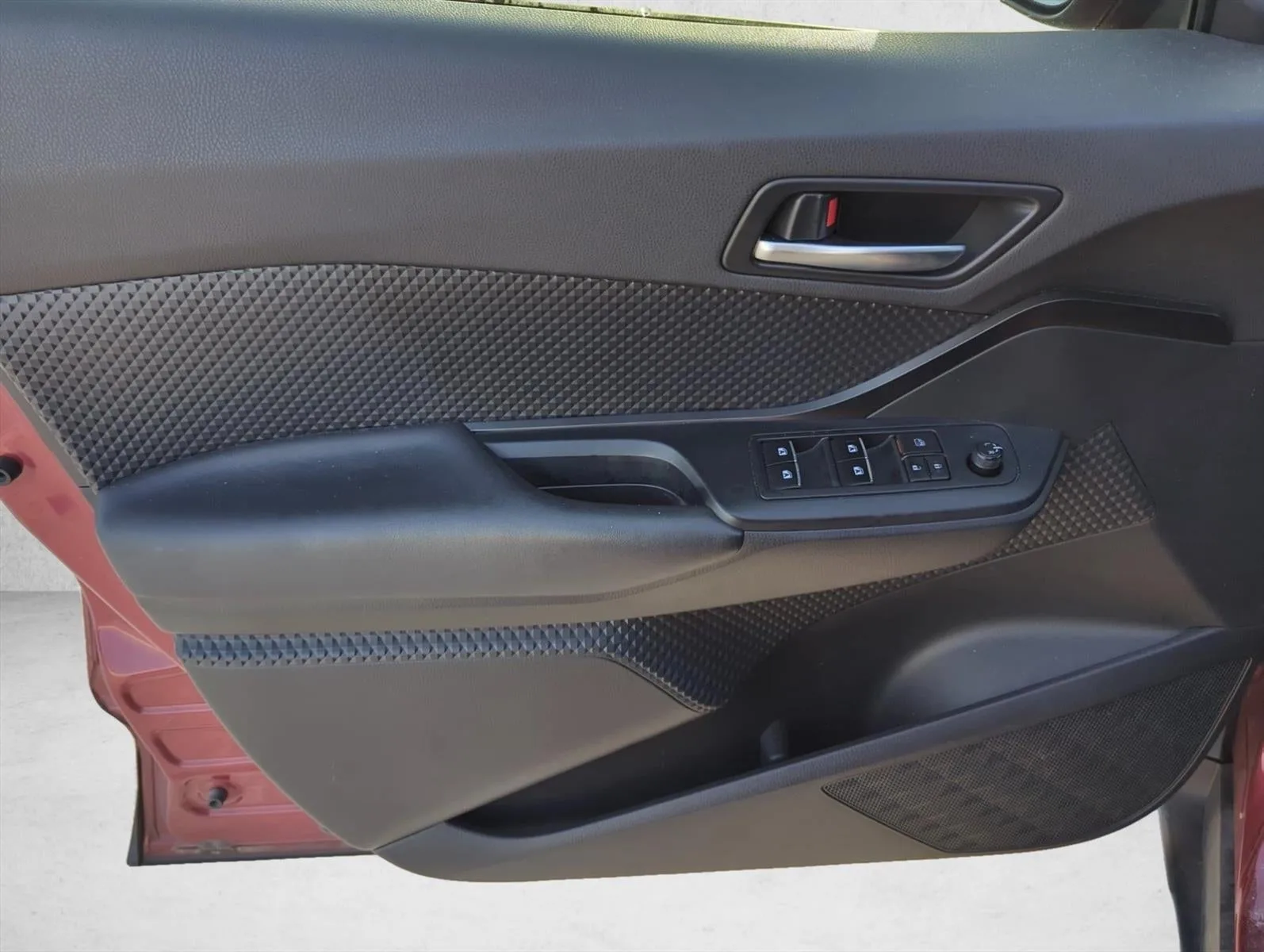 2018 Toyota C-HR XLE FWD (Natl) photo 10