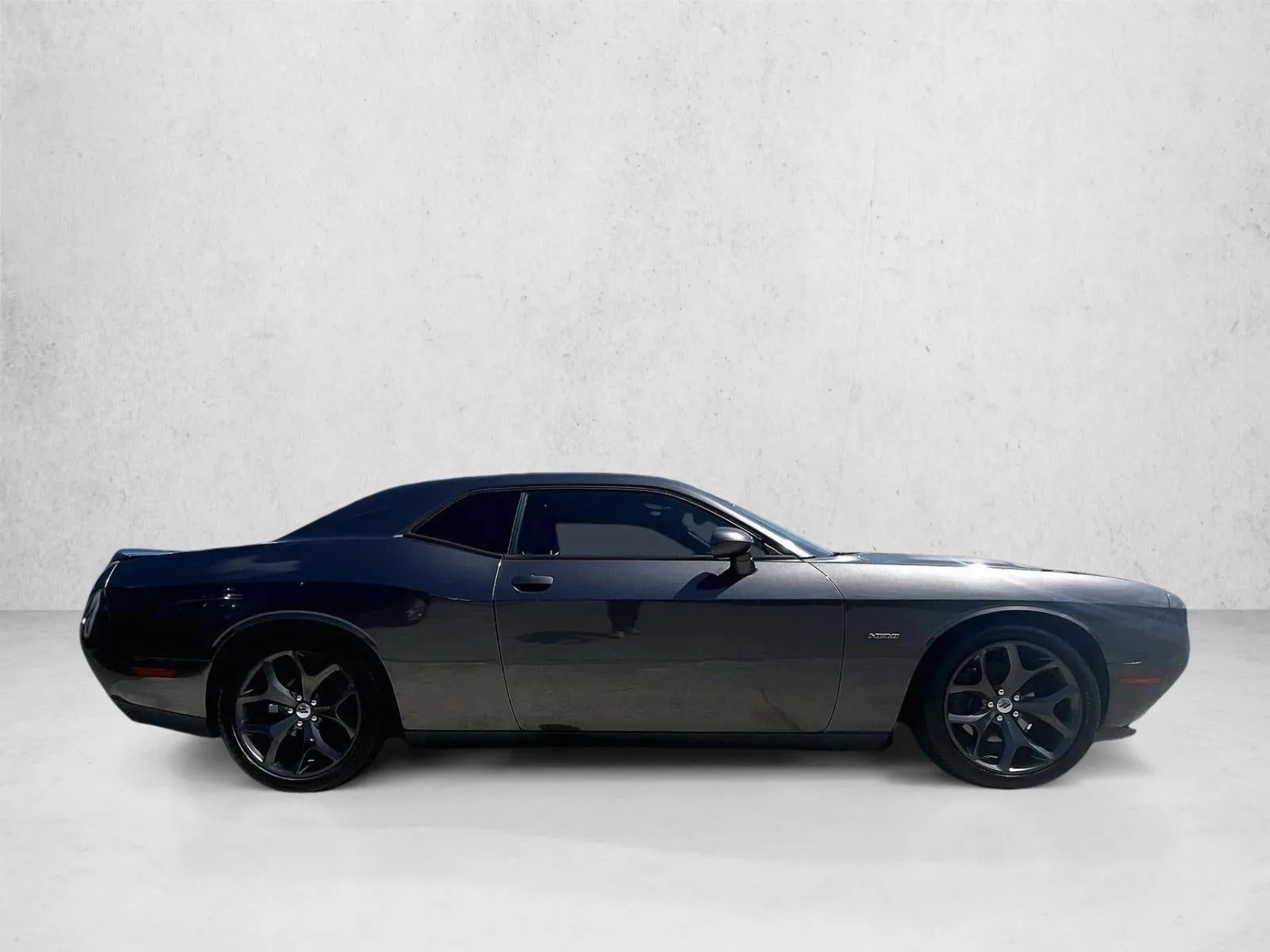 2015 Dodge Challenger R/T photo 5