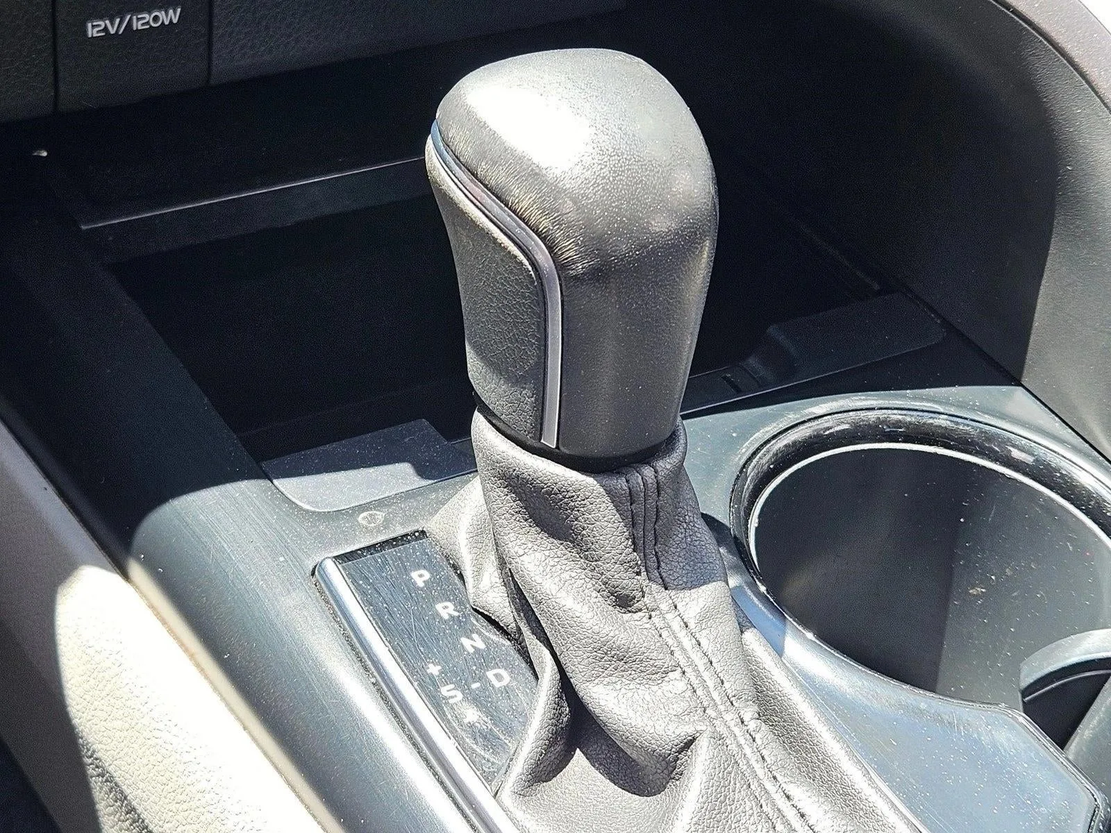 2020 Toyota Camry SE Auto (SE) photo 12