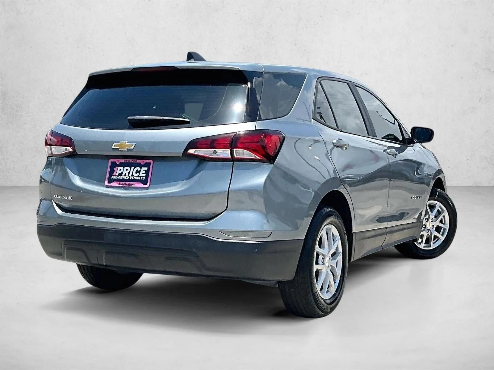2023 Chevrolet Equinox LS photo 2