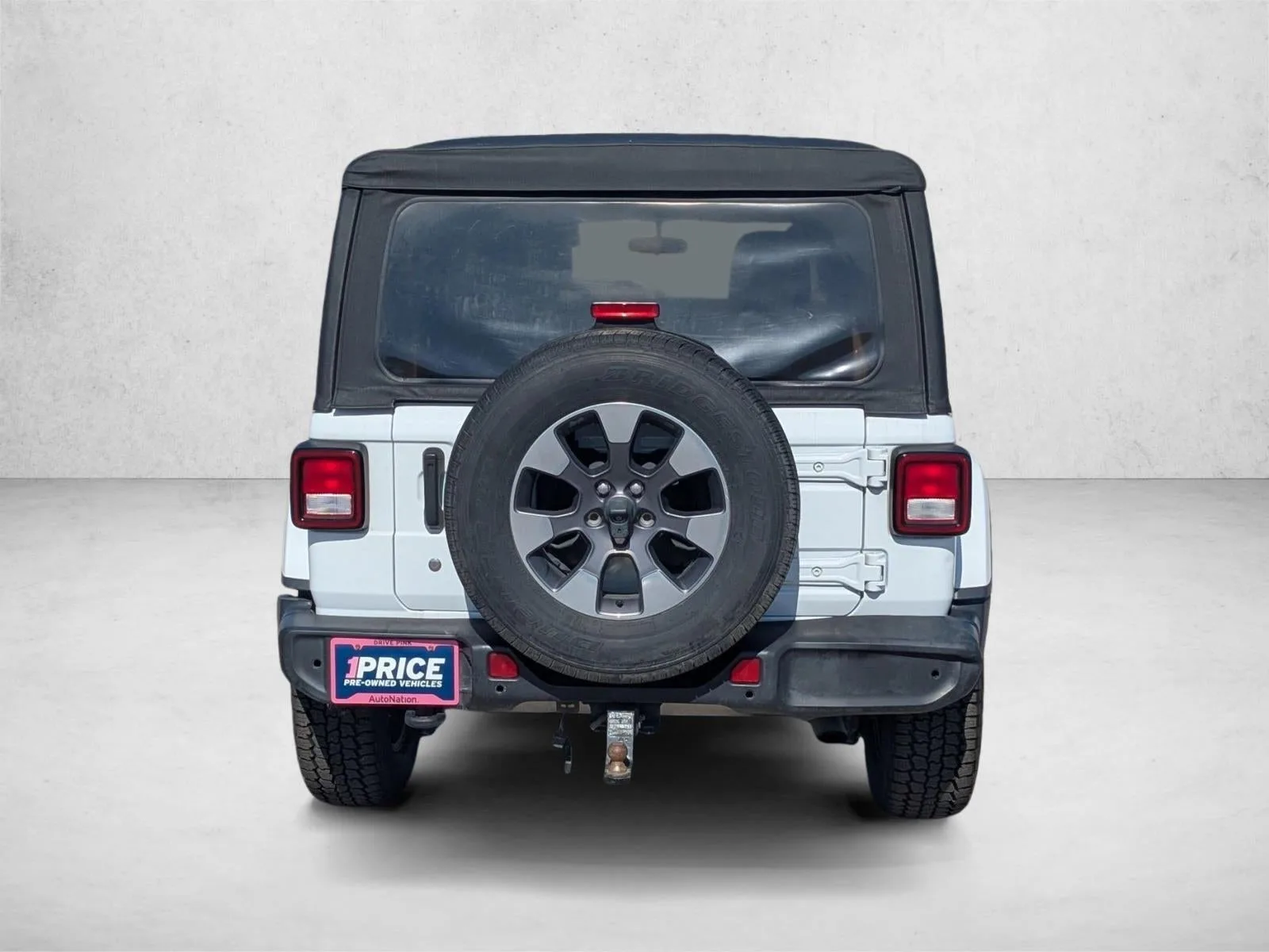 2018 Jeep Wrangler Unlimited Sahara 4x4 photo 6