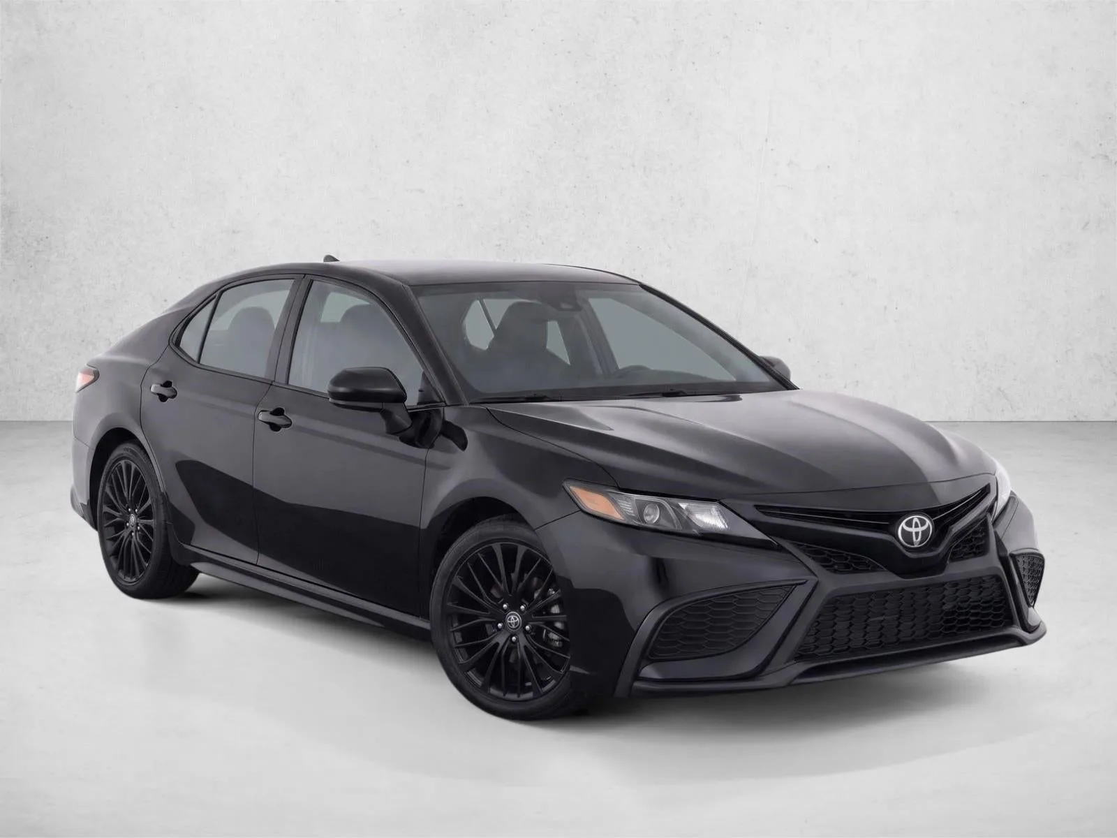 2020 Toyota Camry SE Nightshade Auto (Natl) photo 3
