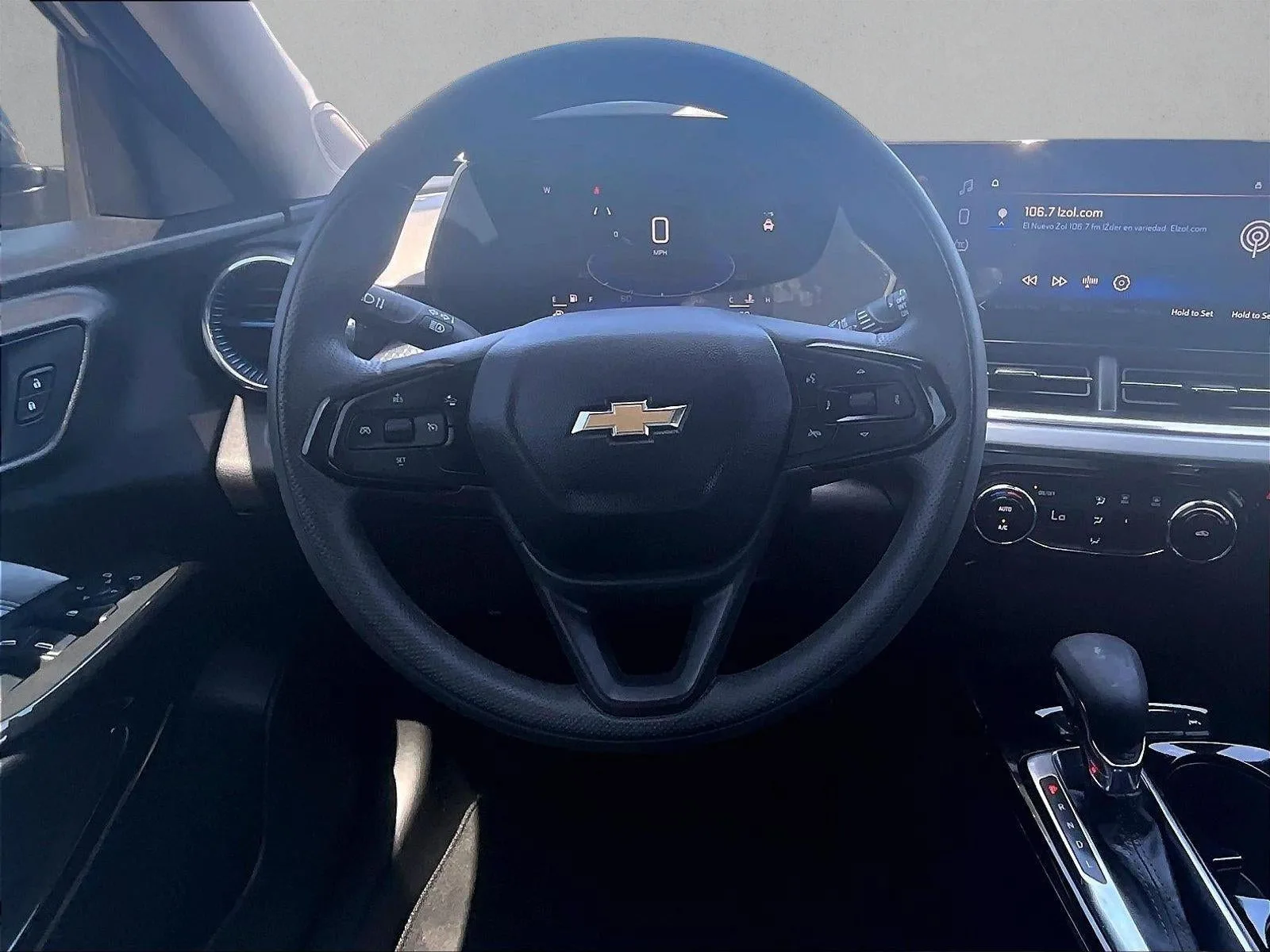 2025 Chevrolet Trax LT photo 7