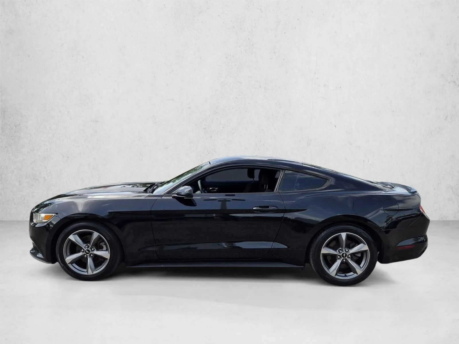2016 Ford Mustang 2dr Fastback V6 photo 8