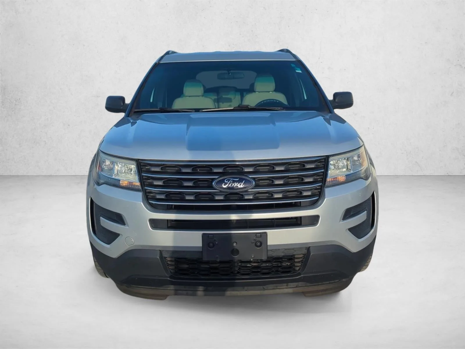 2017 Ford Explorer Base 4WD photo 2