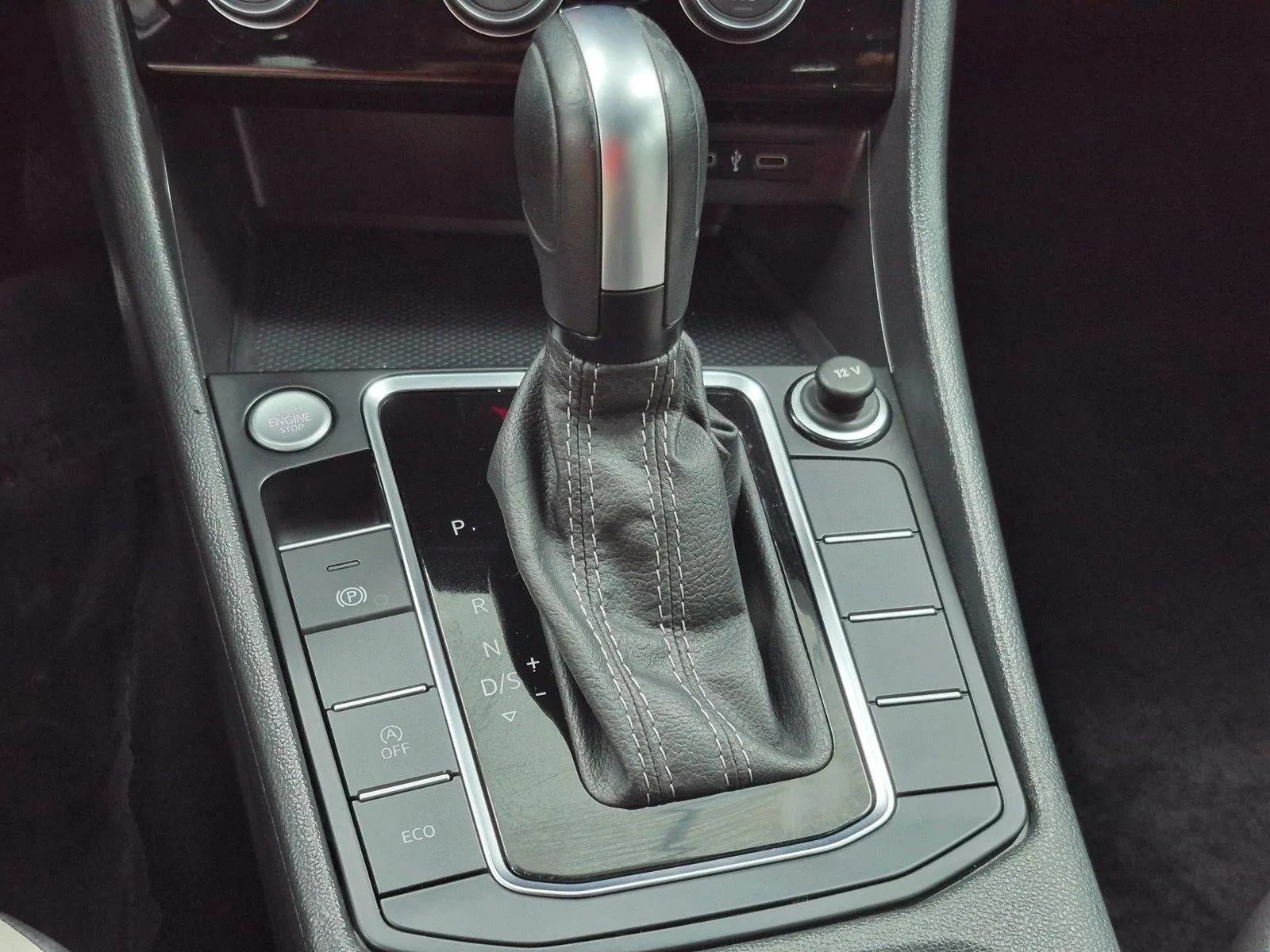 2021 Volkswagen Jetta 1.4T R-Line photo 12