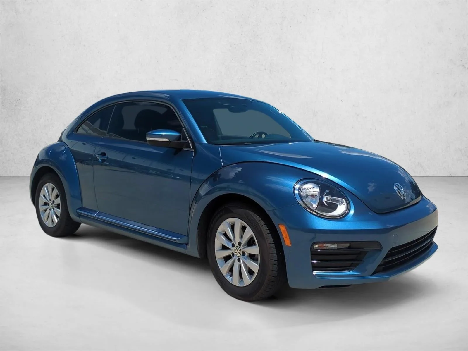 2019 Volkswagen Beetle S Auto photo 3