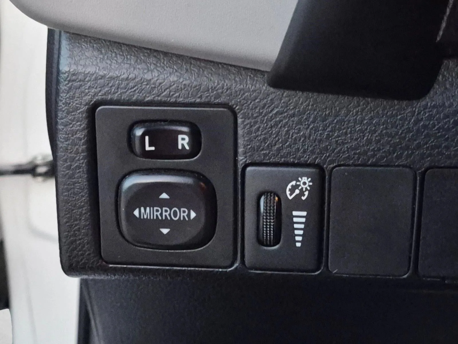 2019 Toyota Corolla LE CVT (Natl) photo 12