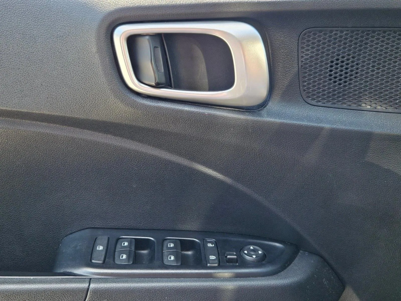 2023 Hyundai VENUE SEL IVT photo 6