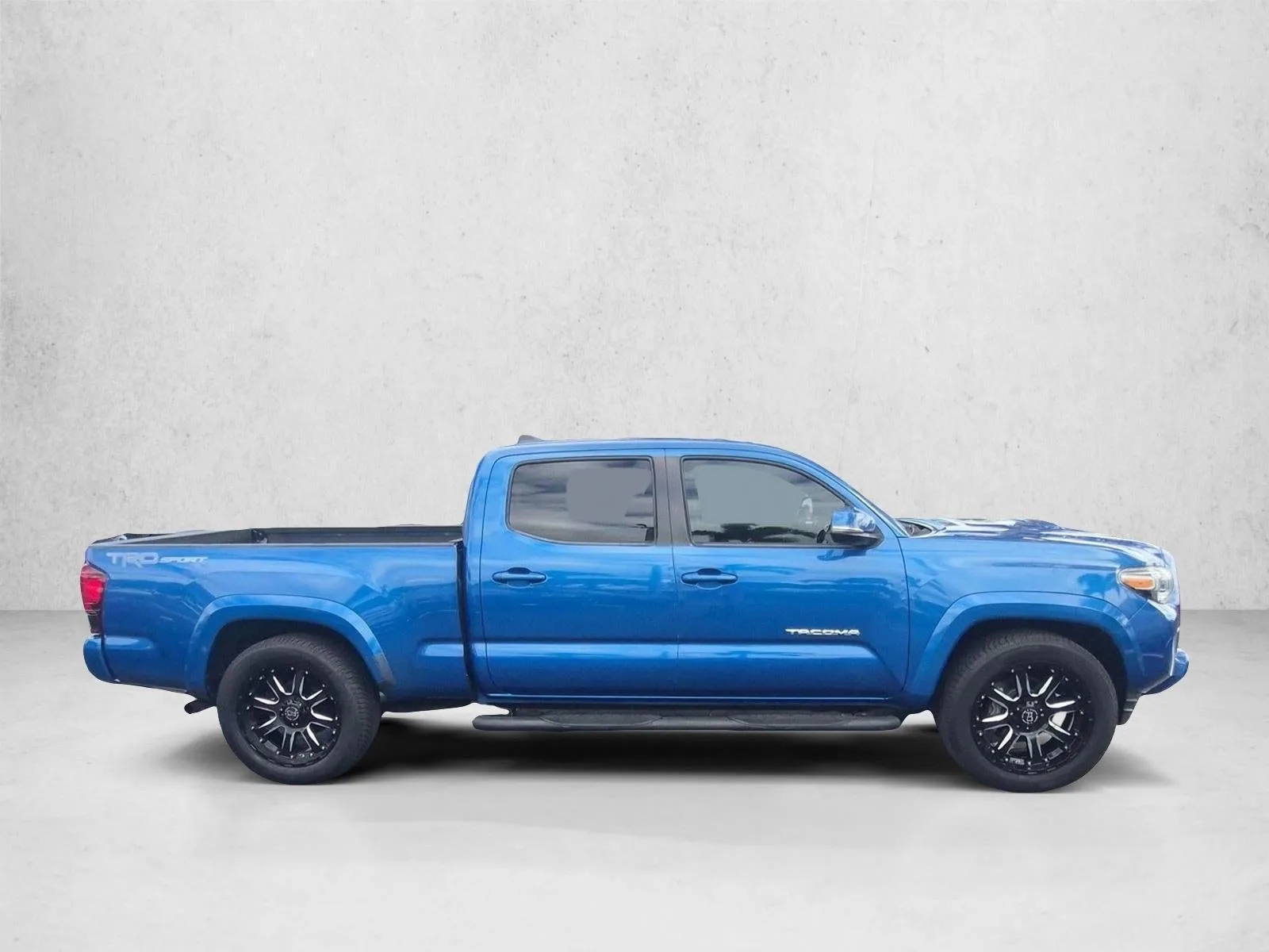 2018 Toyota Tacoma TRD Sport photo 4