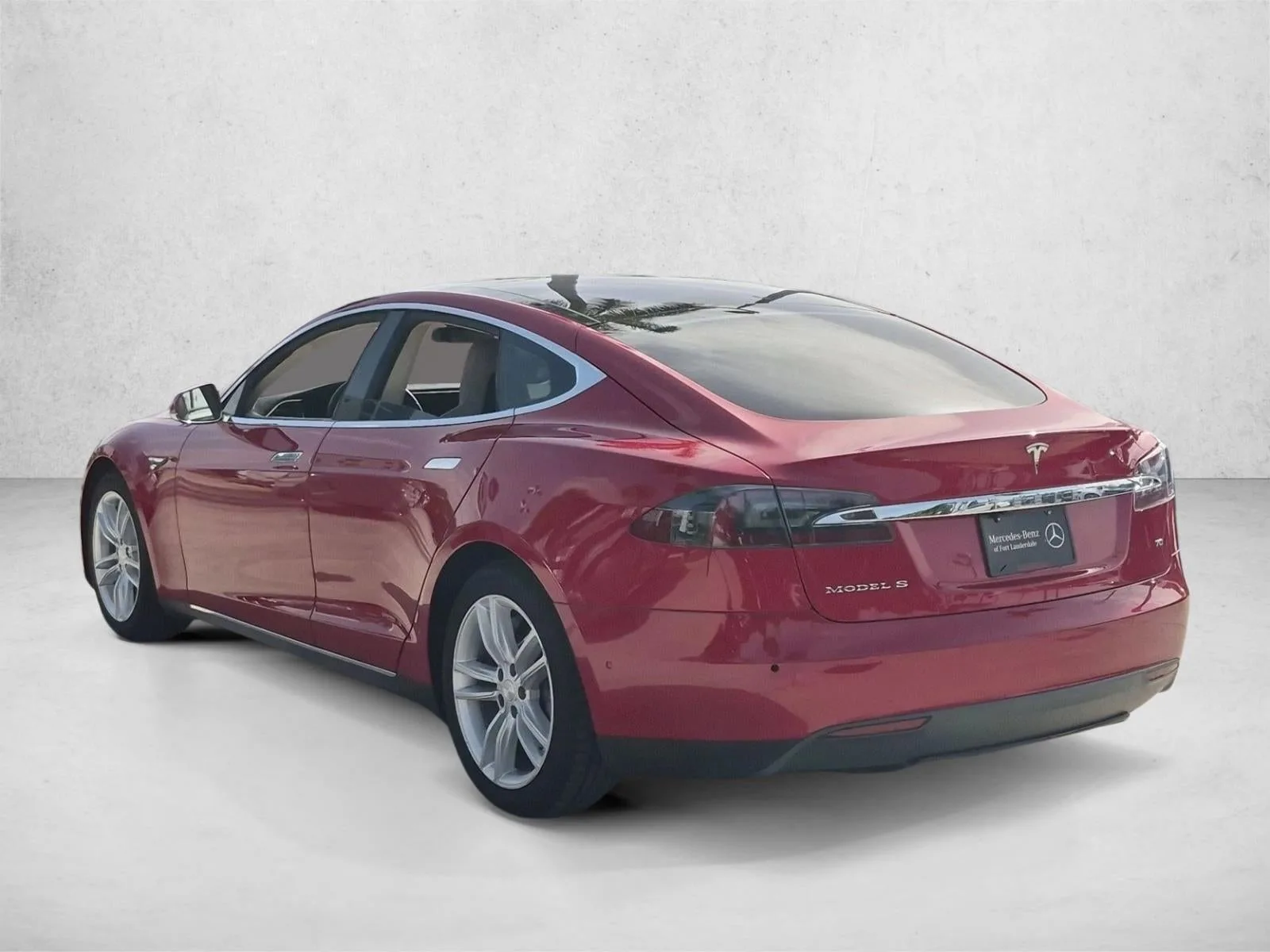 2016 Tesla Model S 4dr Sdn RWD 70 kWh Battery photo 8