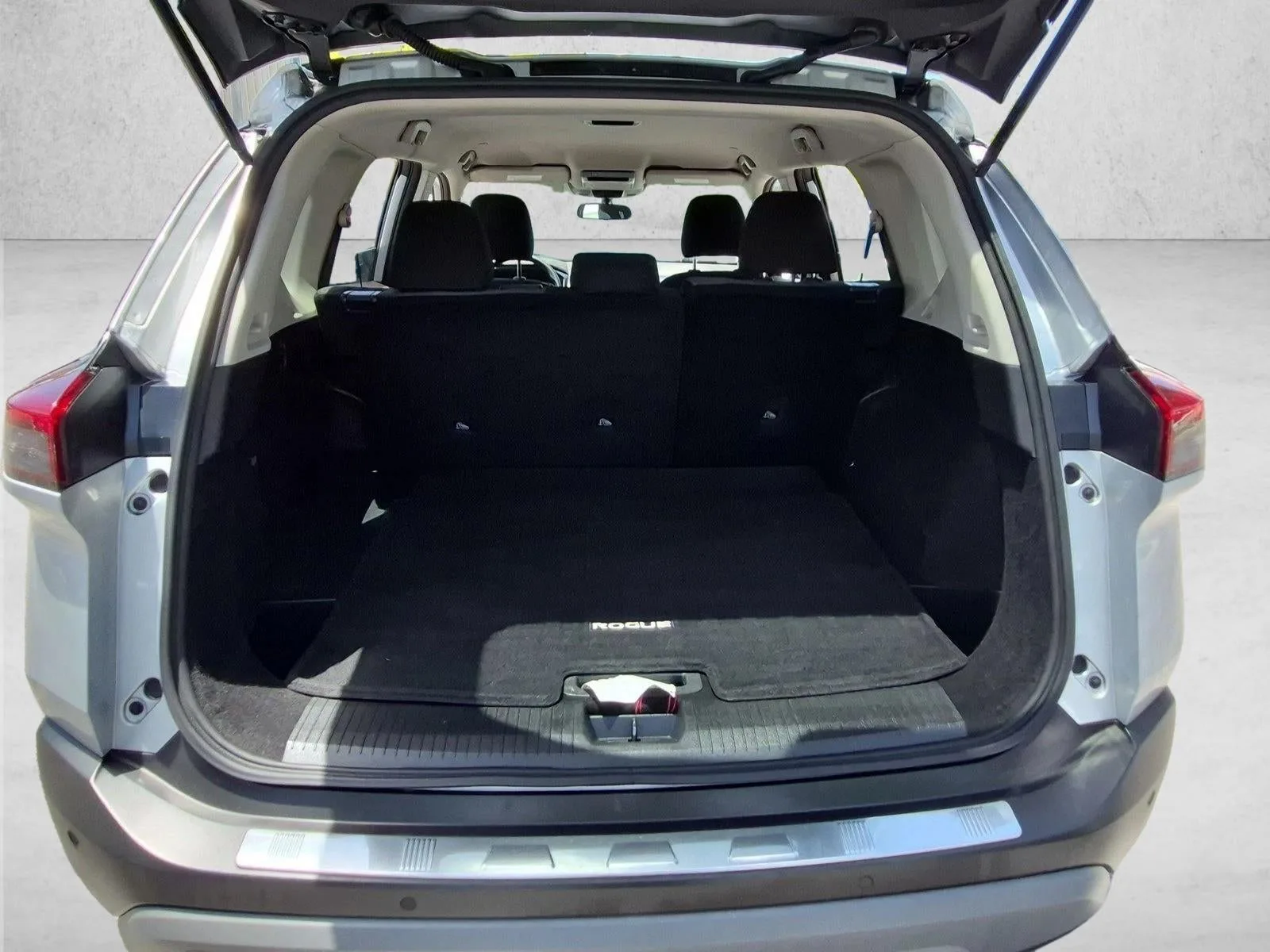 2022 Nissan Rogue FWD SV photo 6