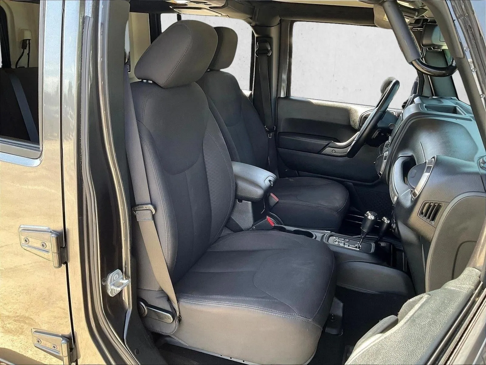 2018 Jeep Wrangler JK Unlimited Sport S 4x4 photo 9