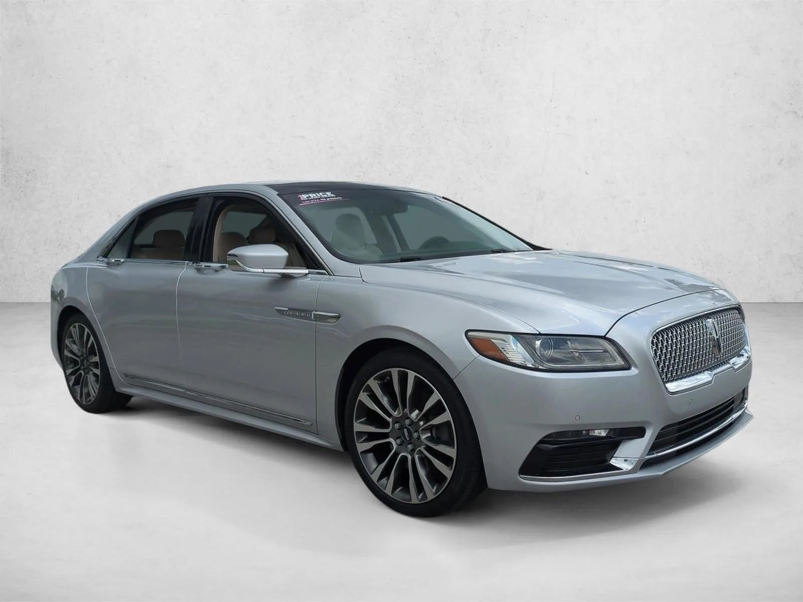 2017 Lincoln Continental Reserve FWD photo 3