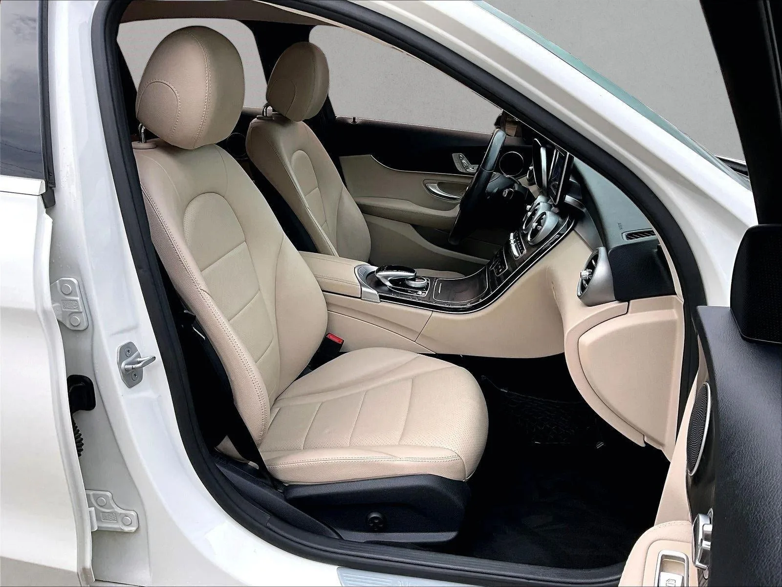2016 Mercedes-Benz C-Class C 300 Sedan photo 9