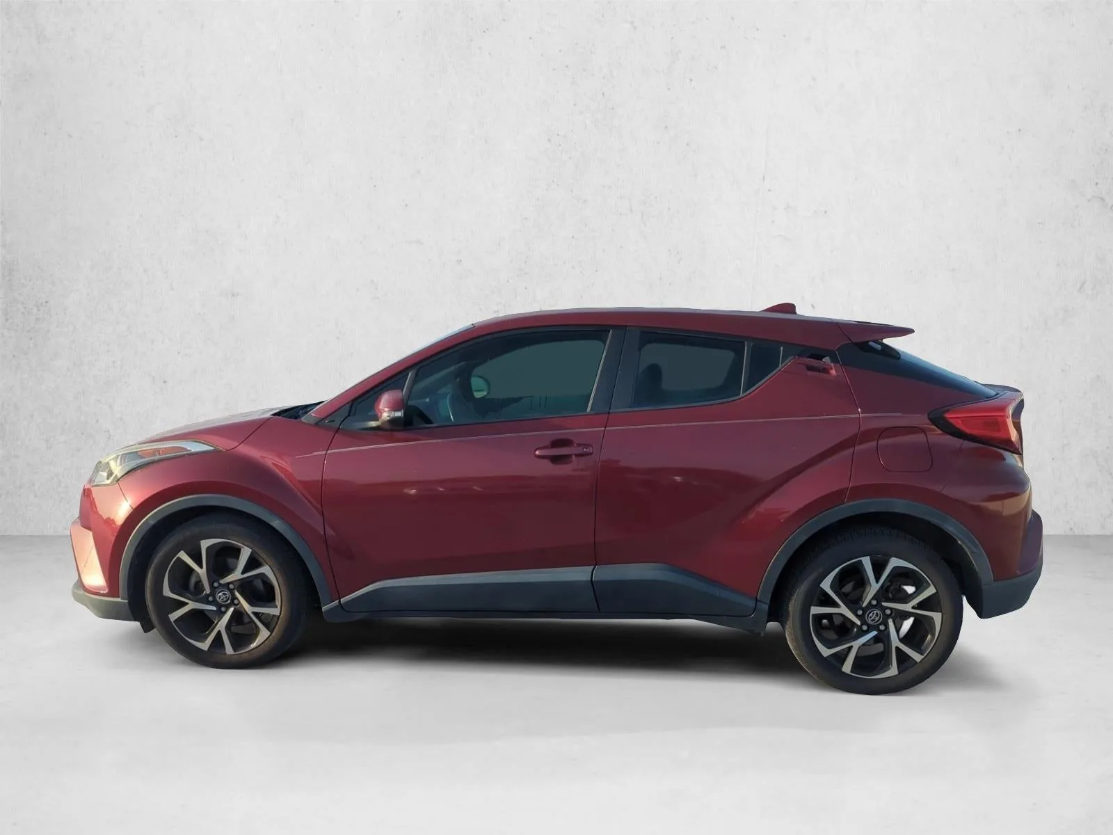 2018 Toyota C-HR XLE FWD (Natl) photo 6