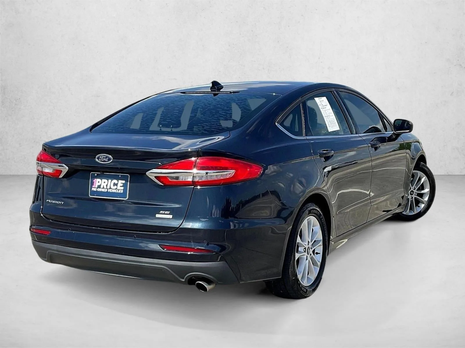 2020 Ford Fusion SE FWD photo 2
