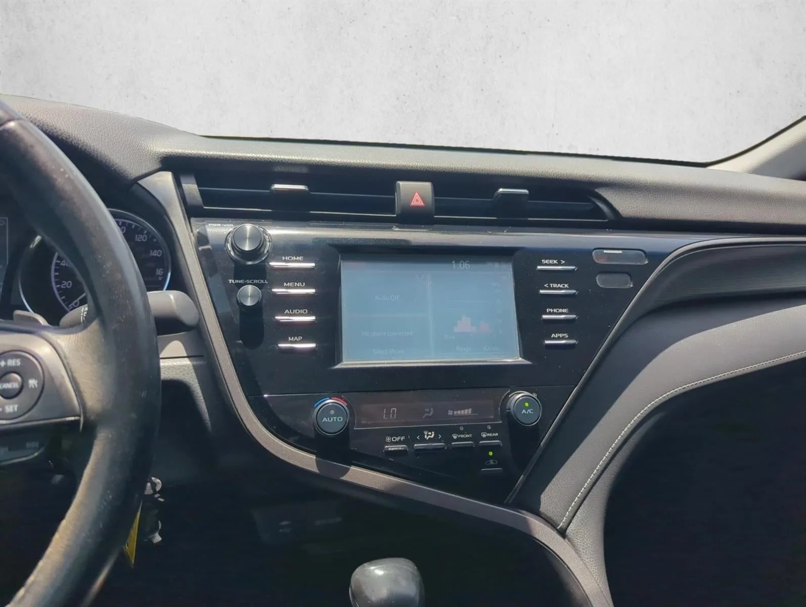 2019 Toyota Camry SE Auto (SE) photo 10