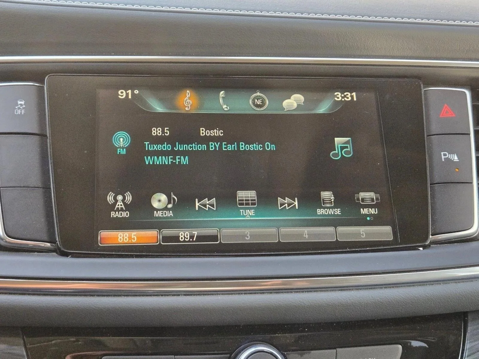 2018 Buick Enclave Essence FWD photo 11