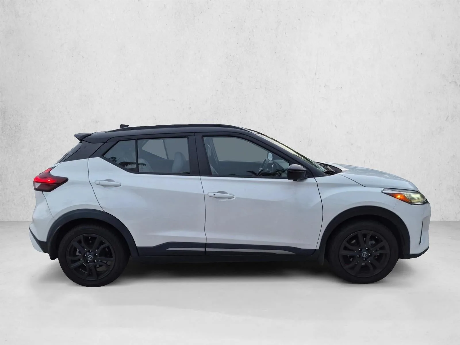 2023 Nissan Kicks SR FWD photo 4
