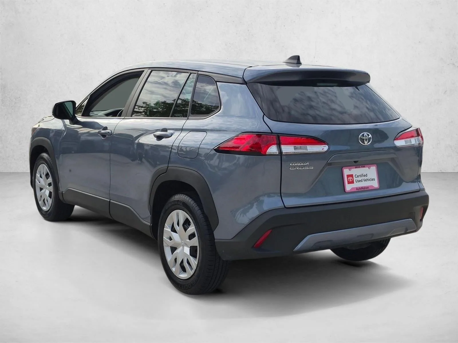 2023 Toyota Corolla Cross L 2WD (Natl) photo 7