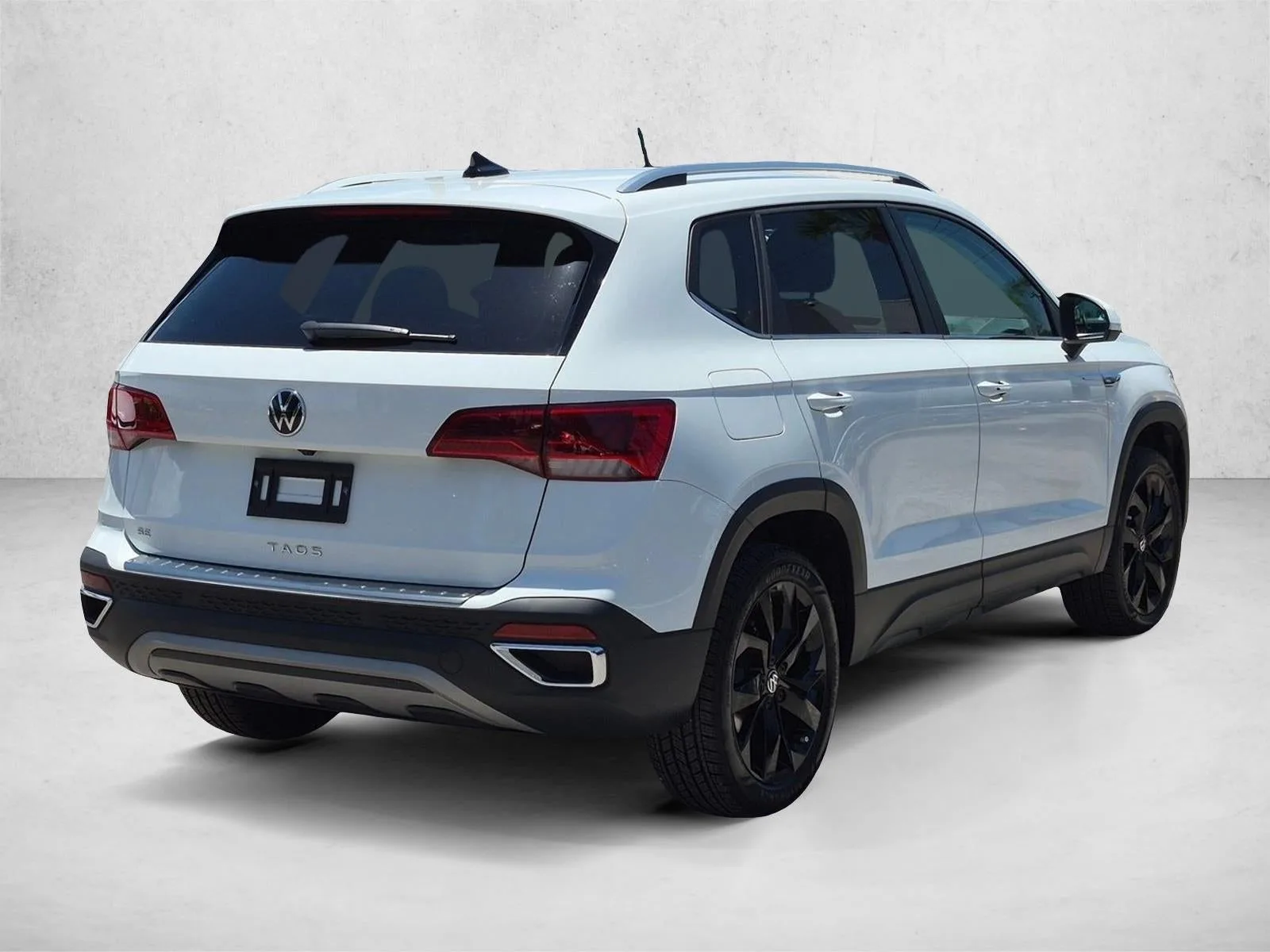 2024 Volkswagen Taos SE FWD photo 5