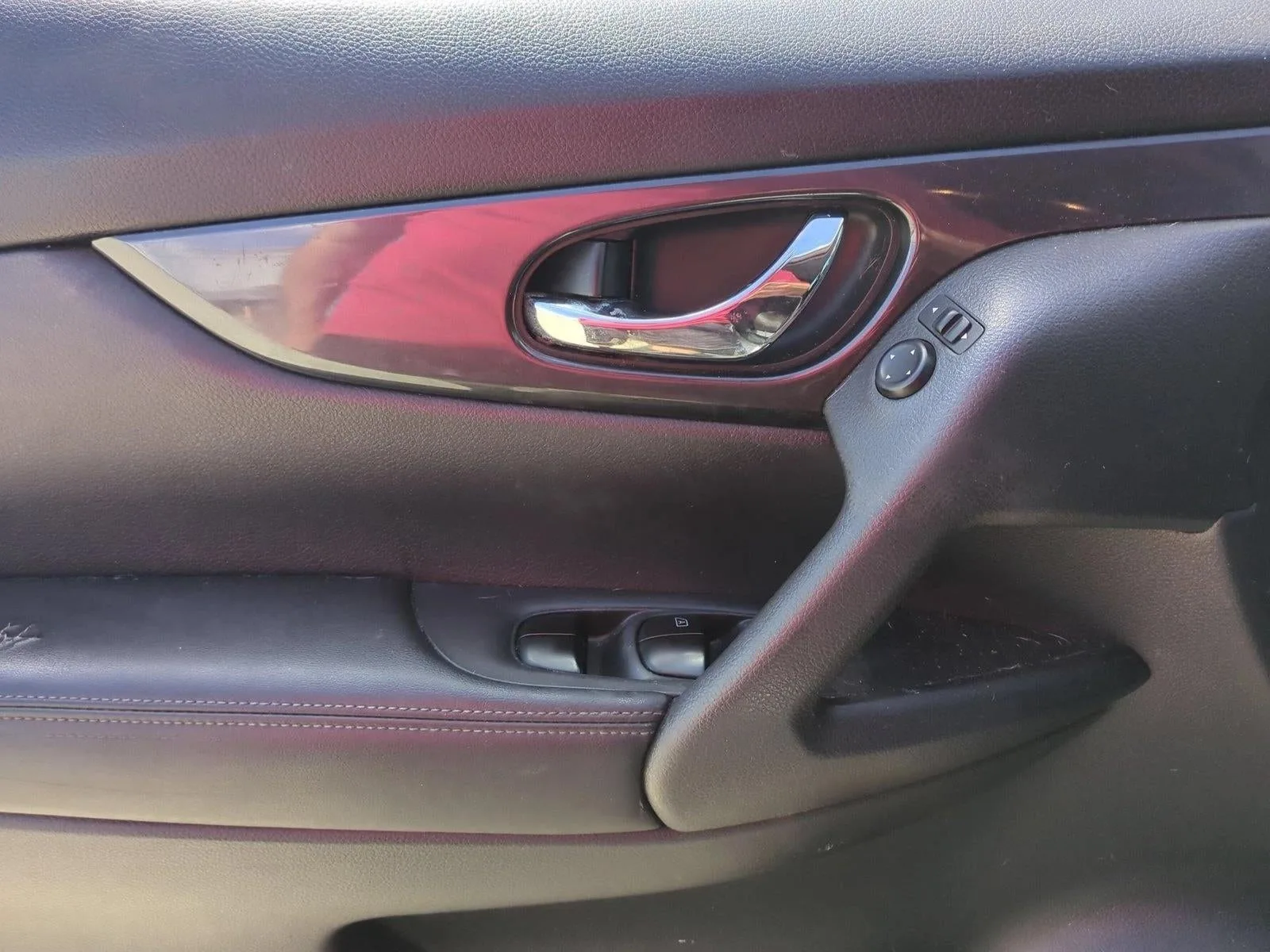 2018 Nissan Rogue FWD SV photo 8