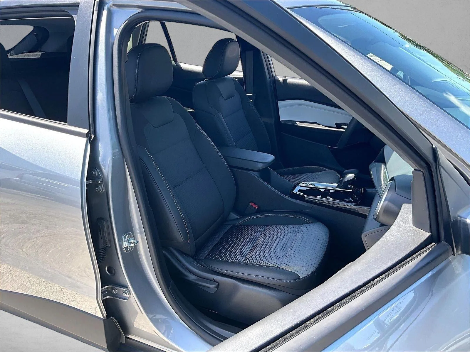 2025 Chevrolet Trax LT photo 9