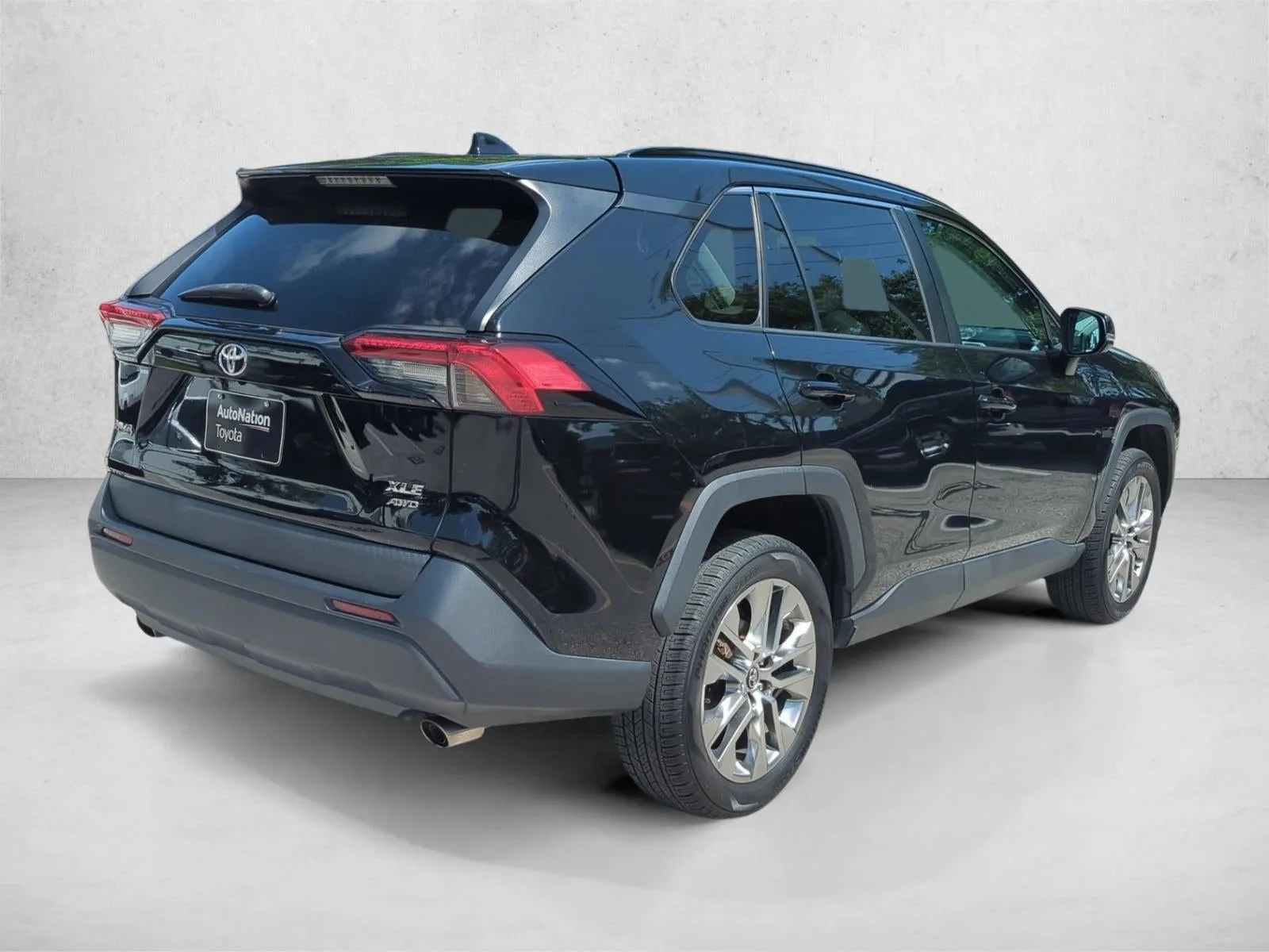 2020 Toyota RAV4 XLE Premium AWD (Natl) photo 5