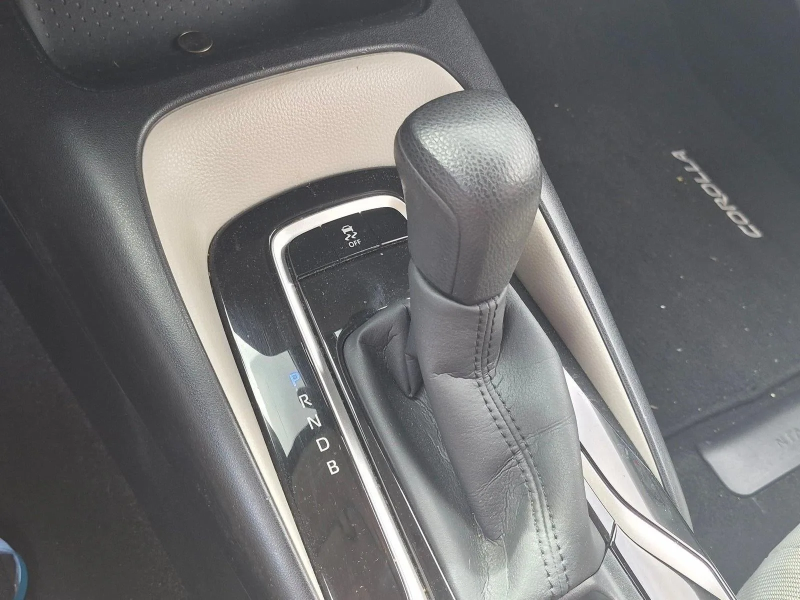 2020 Toyota Corolla LE photo 7