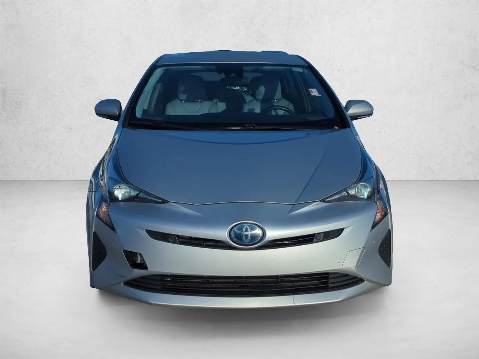 2017 Toyota Prius Three (GS) photo 2