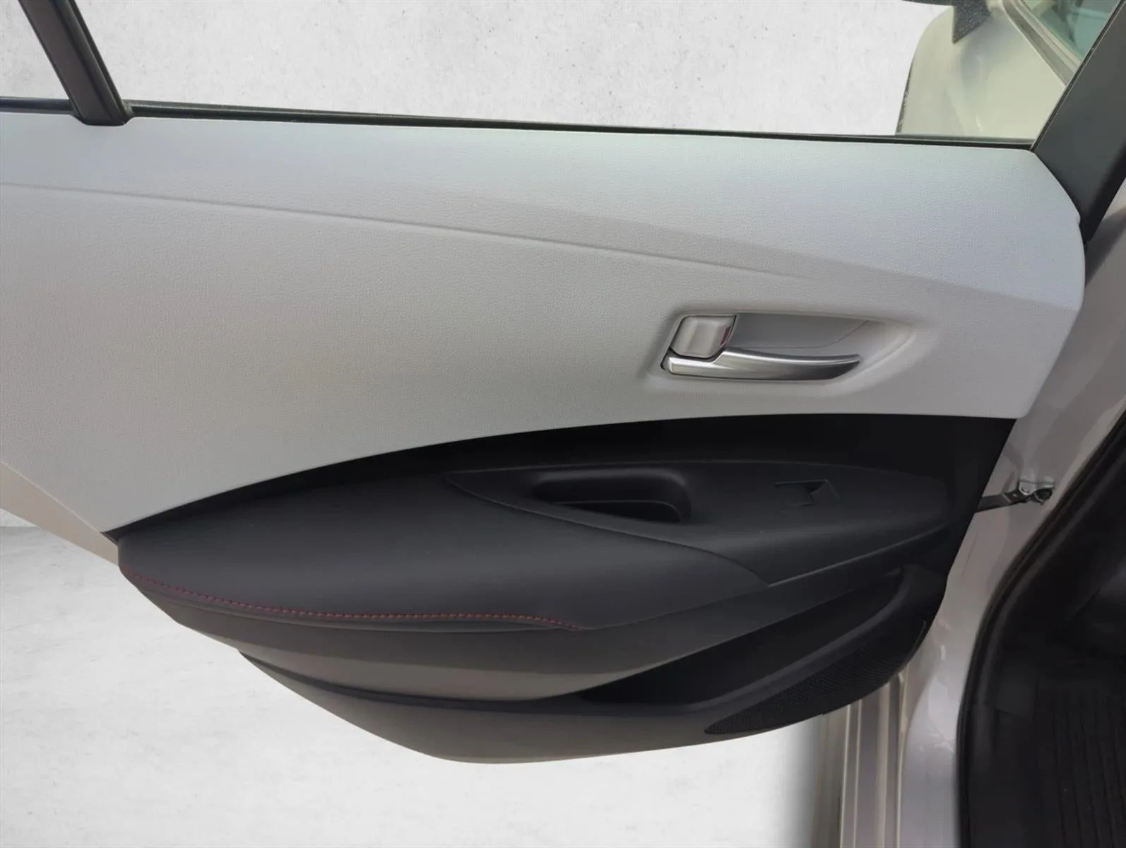 2024 Toyota Corolla SE CVT (Natl) photo 8