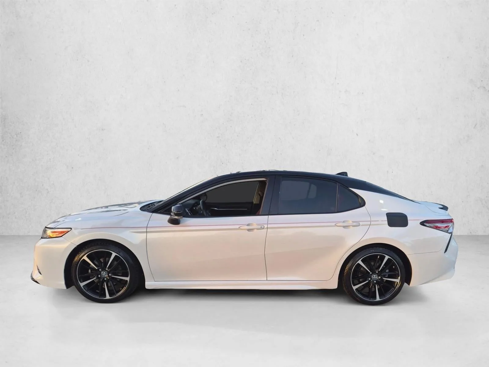 2019 Toyota Camry XSE Auto (Natl) photo 8