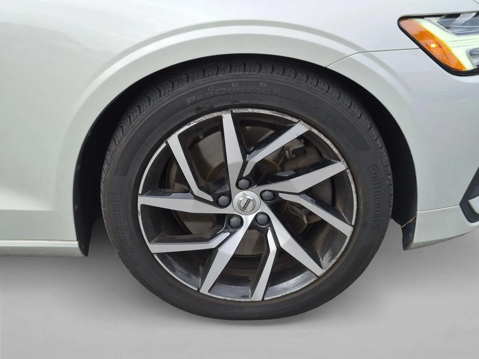 2019 Volvo S60 T6 AWD Momentum photo 10