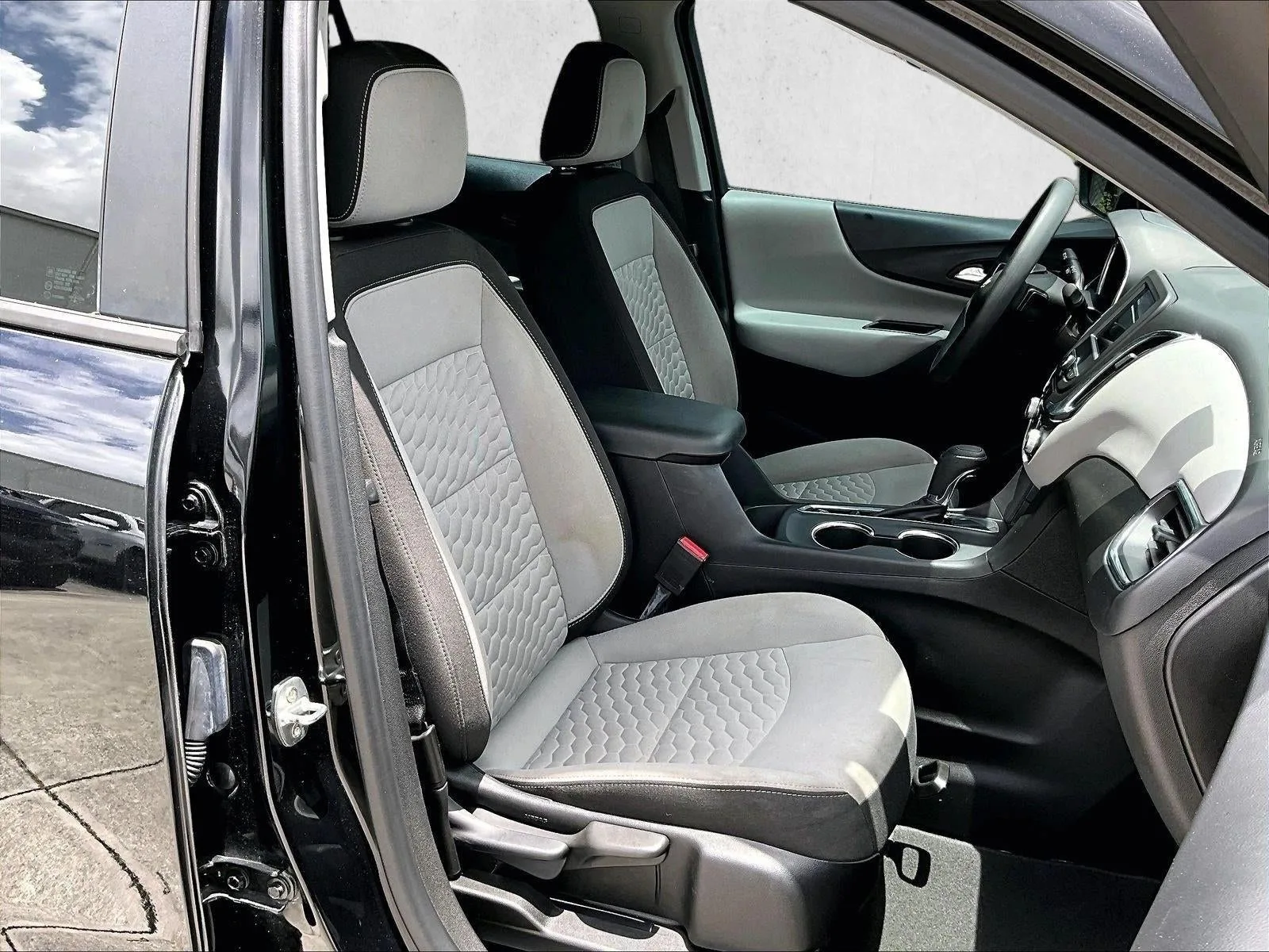 2021 Chevrolet Equinox LS photo 9